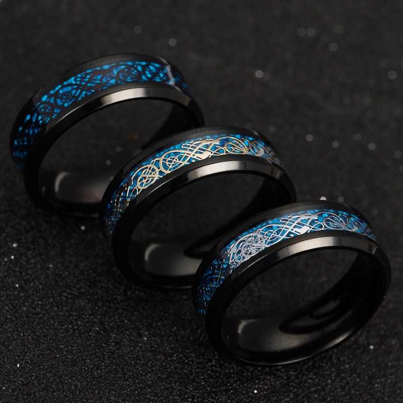 Black Plated Ring Dark Silver Dragon Inlay Blue Carbon Fiber Background Fashion Men Rotatable Rings Sprinner Wedding Band